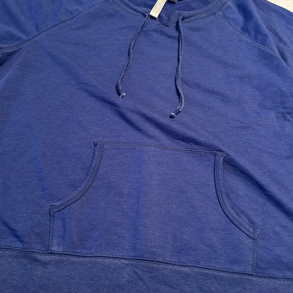 GreenTea Women's Blue Crewneck Sweater - Picture 5 of 7
